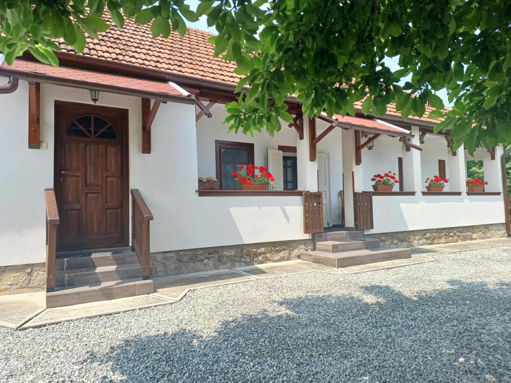 Kazsimer Vendeghaz Erdohorvati Exterior photo